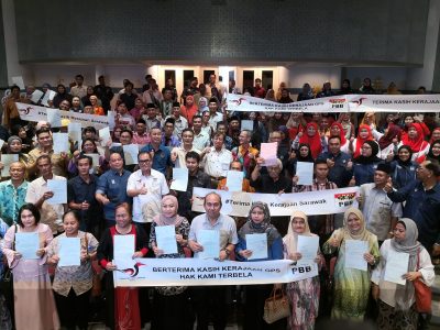 Abang Johari (centre) at a presentation of land titles to landowners in Sarawak